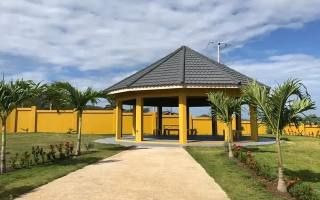 Royal Vacation Retreat