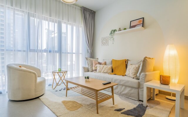 Charming Tropical Apartment Minutes To Dubai Mall