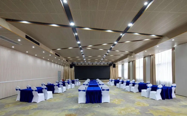 Microtel by Wyndham Miluo Downtown Hotel