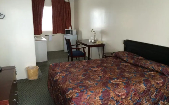 Red Deer Inn & Suites