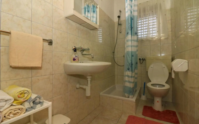 Slavica - Free Parking - A1 Mali