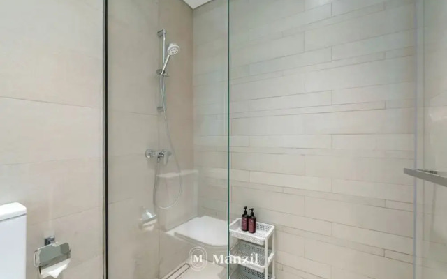1BR Apt Near Downtown Dubai Pool Skyline Views