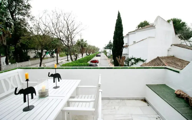 Suitur beachfront duplex with pool and sea views