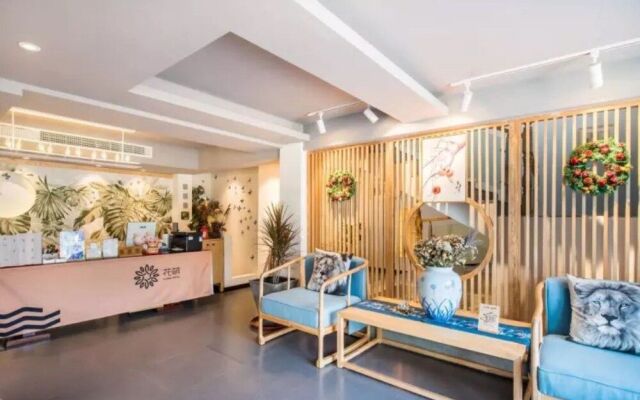 Floral Hotel Huliudiefang