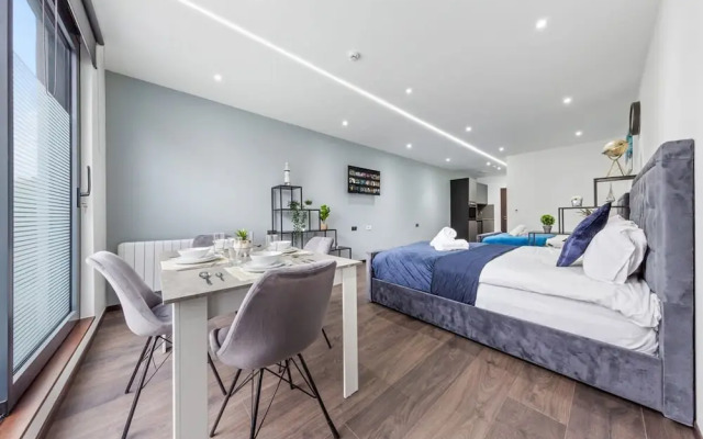 Modern Spacious Sleeps 4 Studio Golders Green