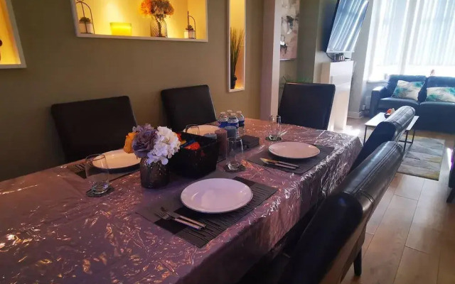 2BR Cozy Duplex in Belfast
