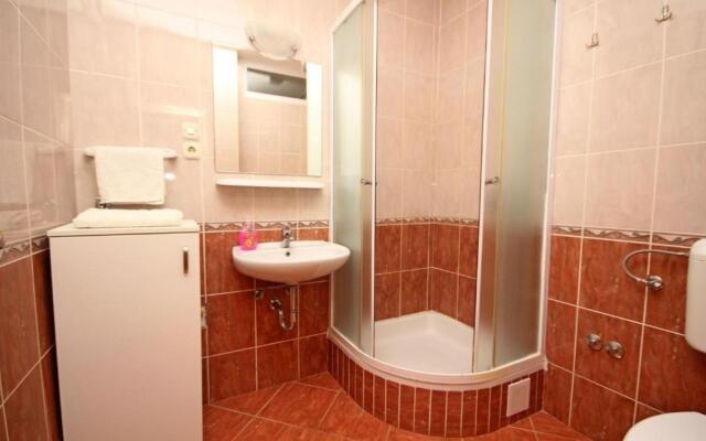 JoviZe - free parking - SA7(2)