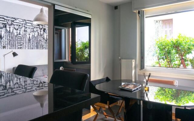 The Burton Luxury 1BR in Plaka, Athens