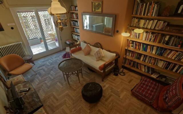 Athens noir: 1920s vibe on the East Mediterranean