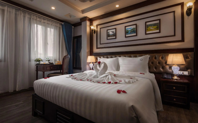 Madelise Central Hotel & Travel