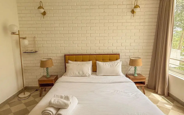 Modern 2BR w Pool Near Candolim and Coco Beach