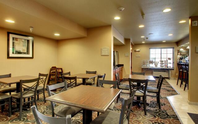 Cobblestone Inn & Suites - Bottineau