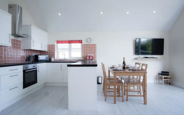 Bluebird - 2 Bedroom Apartment - Pendine