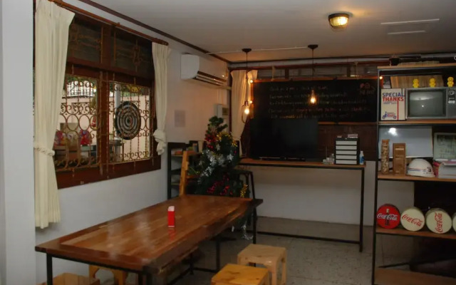 ME HUG Hostel&Restaurant