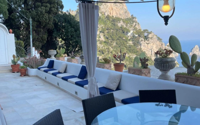 Villa di fronte i faraglioni