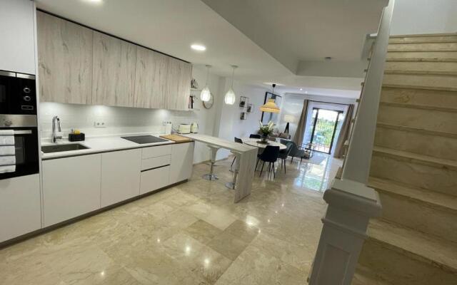 Exquisite NEW townhouse/Front Beach/2BEDR/2,5BATH