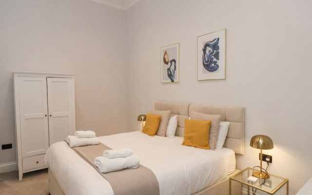 The Salisbury Apartment 106