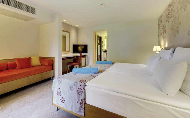 Robinson Camyuva - Adults only