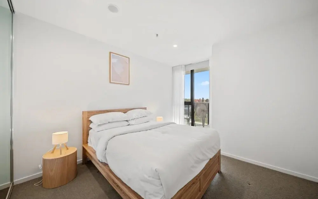 Stylish 2-bed Apartment With Luxe Amenities Access