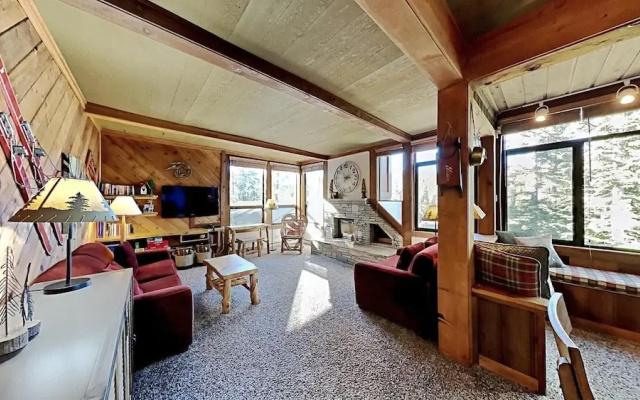 572 2 Bedroom Condo