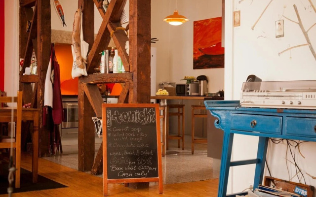Living Lounge Hostel