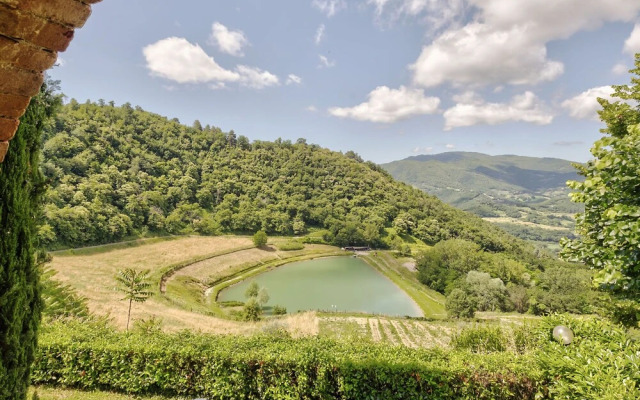 Attractive Farmhouse in Tuscany With Swimming Pool
