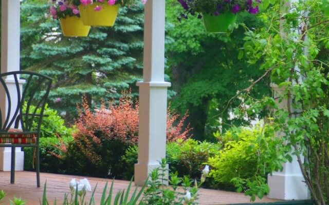 Warm House Retreat Bed and Breakfast