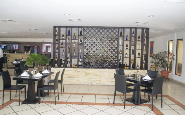 Farallones Hotel