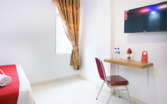 RedDoorz @ RS Adam Malik Medan
