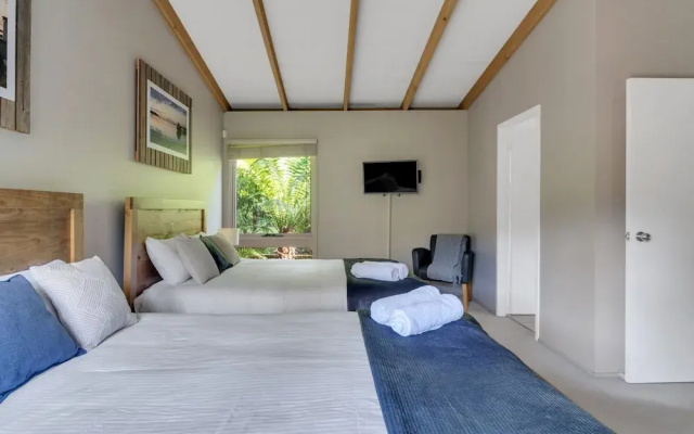 Secluded 3-bed Retreat Moments to the Beach