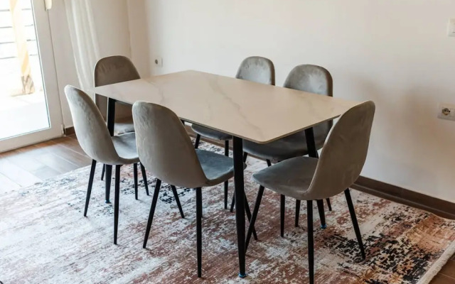 Hillside Apartment Gjirokast r 2