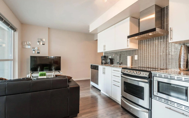 Life Suites - Front and Spadina