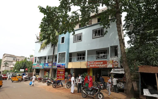 OYO 16821 Hotel Senapati Palace