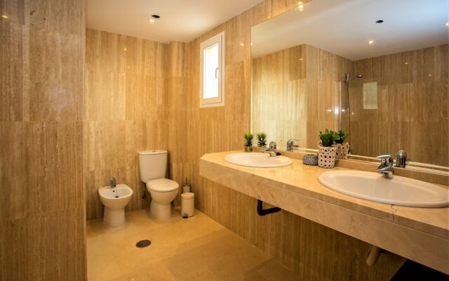 Beautiful and Spacious, 3 bedroom apartment LA23