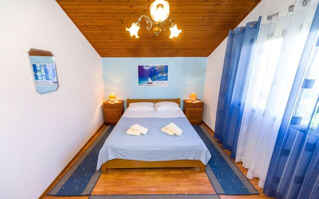 Apartment Matkos - with garden and terrace A1 Nin, Zadar riviera