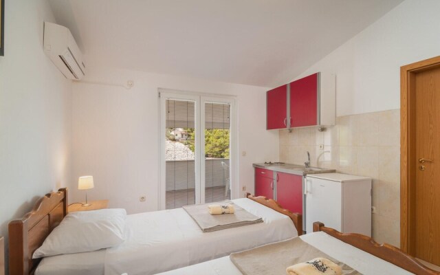 Stunning Apartment in Supetar-splitska With 2 Bedrooms and Wifi
