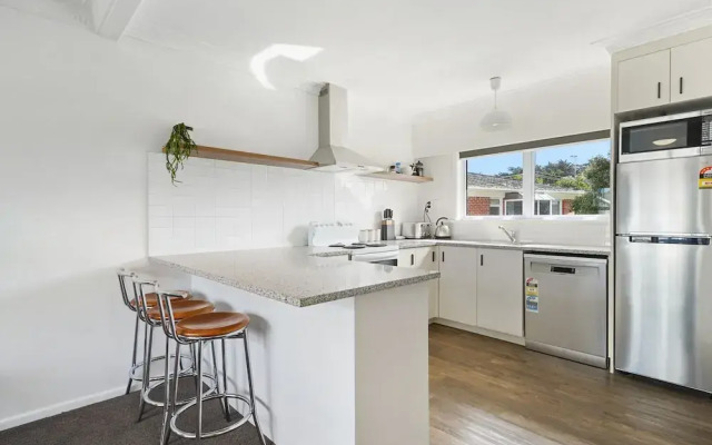 Renovated Takapuna 2BR Apt - Parking