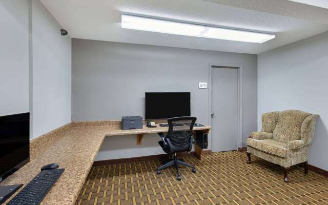 Ramada by Wyndham Bowling Green