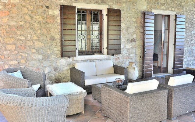 Apartment With Pool Ai Pignoi 1st floor