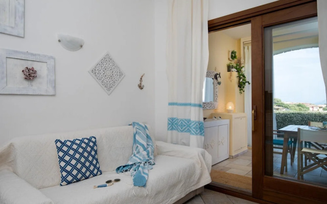 Anemone Apartment With Terrace by Wonderful Italy