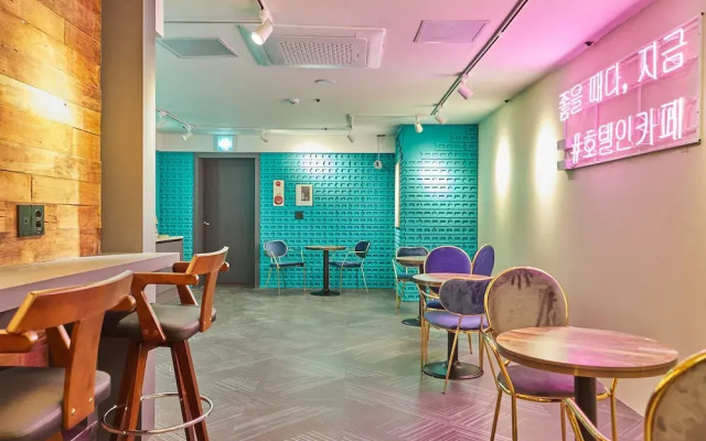 Doksan Hotel In Cafe