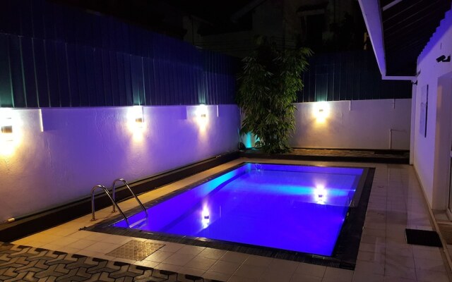 Tripper's Private Villa