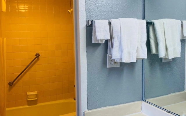 Travelers Place Inn & Suites