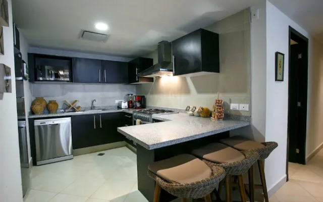 Wake Up To Sounds Of The Ocean Condo