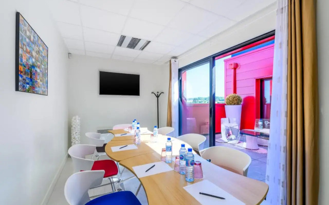 Kyriad Prestige Amiens Poulainville - Hotel and Spa