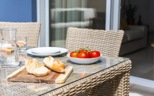 La Nea Beach Apartment