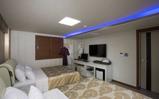 MJ Hotel