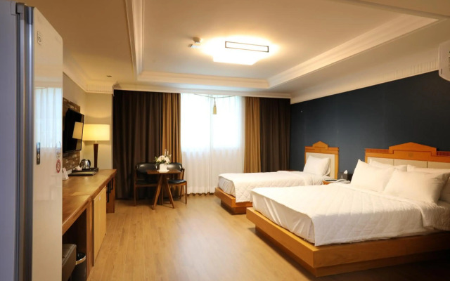 Empire Tourist Hotel