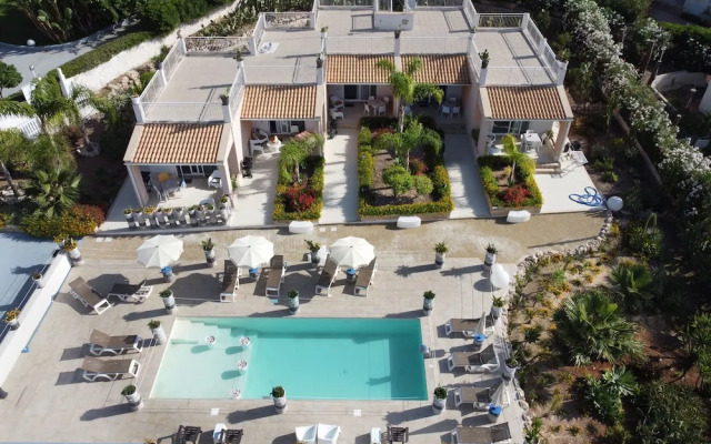 Small Luxury Apartment With Pool