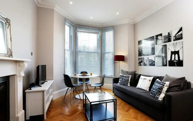 Experience Stunning Apartment Lifestyle. 10B